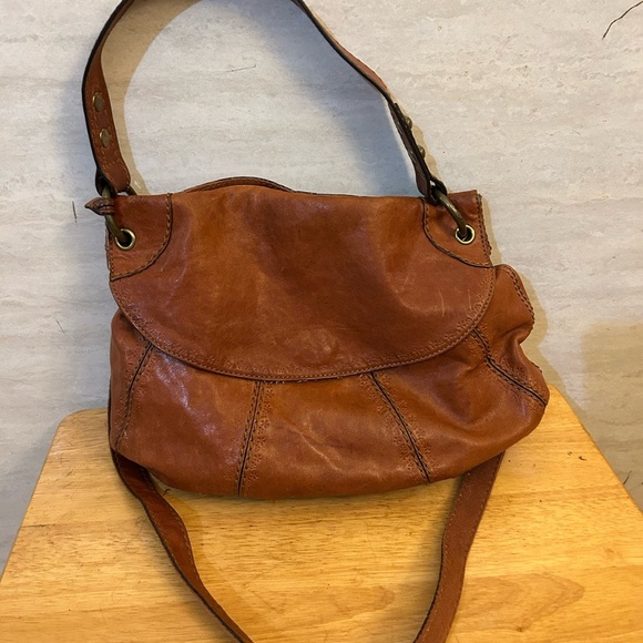 Fossil Rustic Brown Leather 2 in 1 Crossbody/ Shoulder Bag with Vintage Appeal - Picture 6 of 14